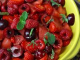 Рецепт Салат из красных фруктов: клубники, малины, вишни и арбуза - идеальный вариант для лета!