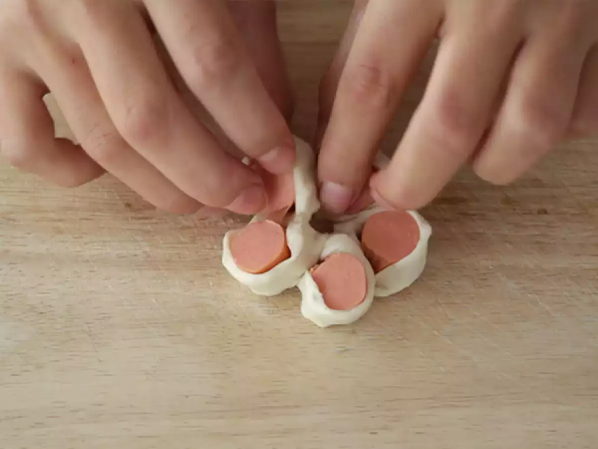 9. Цветок - съедобные лепестки из слоеного теста