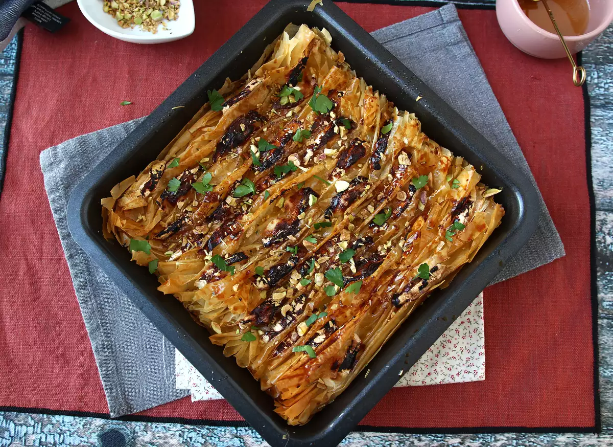 1. Козий и медовый хрустящий торт: идеальный баланс вкуса и простоты