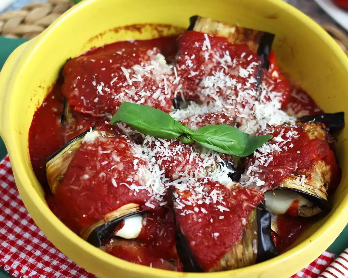 7. Рулетики из баклажанов: средиземноморский вкус без напряжения