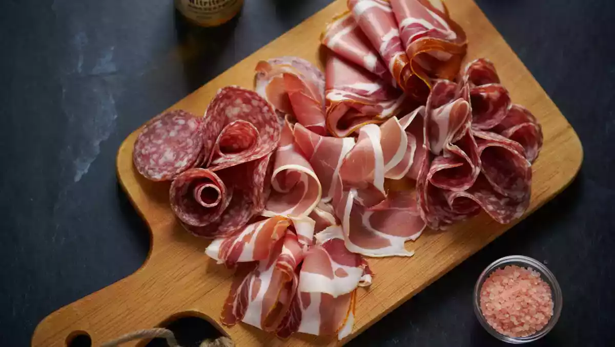 Нитриты в мясных изделиях: реальный риск для здоровья?