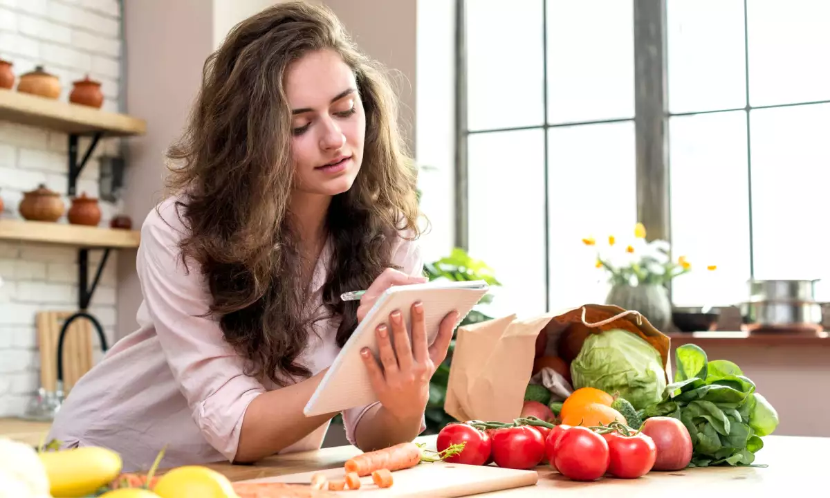Продукты, которые помогают вам меньше потеть (и каких продуктов стоит избегать!)