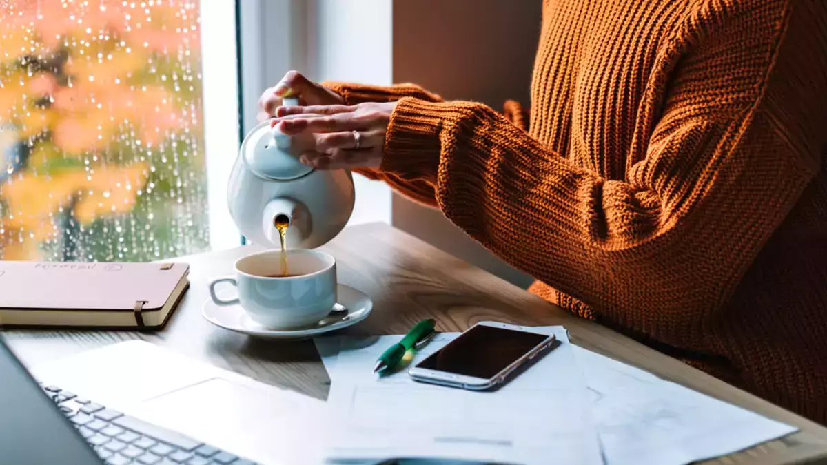 Вы думаете, что увлажняете организм в холодное время года... но действительно ли чай заменяет воду?