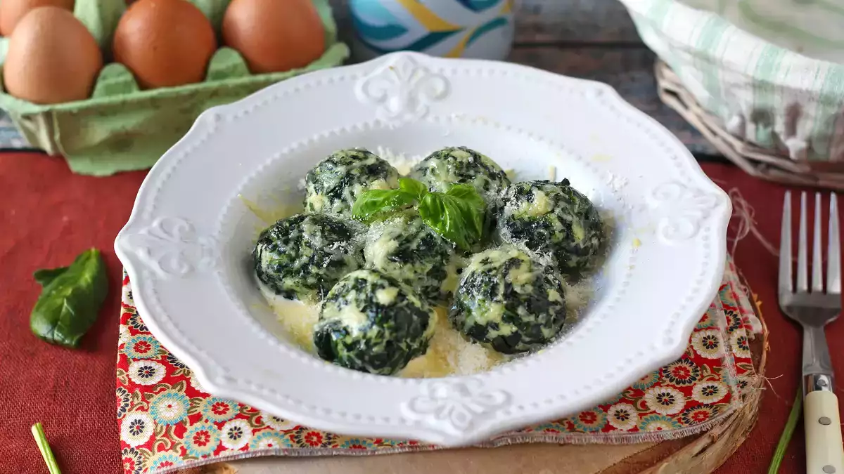 12 запеченных праздничных блюд, которые легко приготовить заранее (и которые всегда отлично смотрятся на столе)