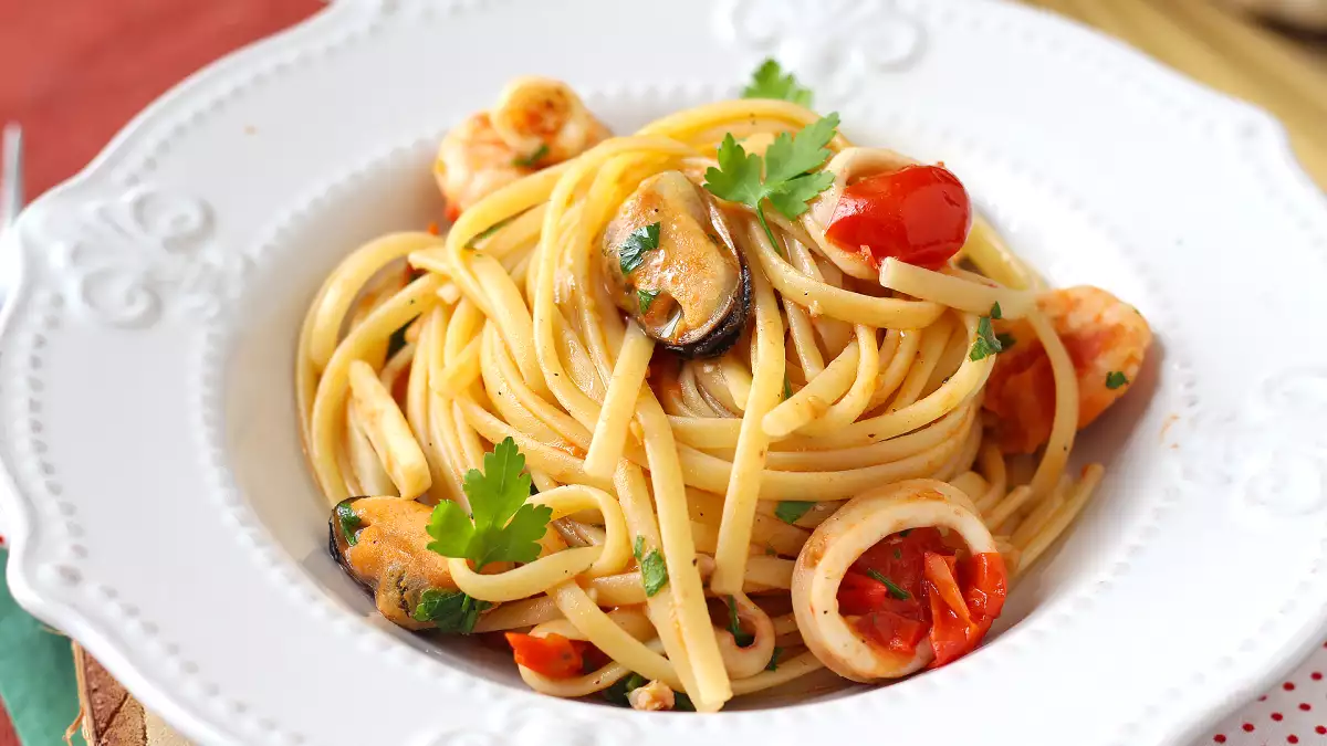 Рыбное меню в канун Рождества: полные и вкусные идеи для бюджета