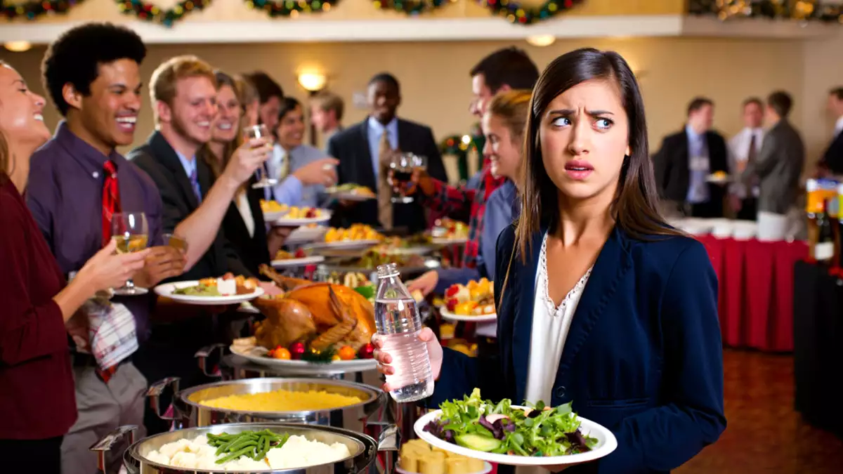 Рождество, панеттоне, корпоративные вечеринки... Сможете ли вы сохранить равновесие, не превратившись в диетическую занозу в заднице?