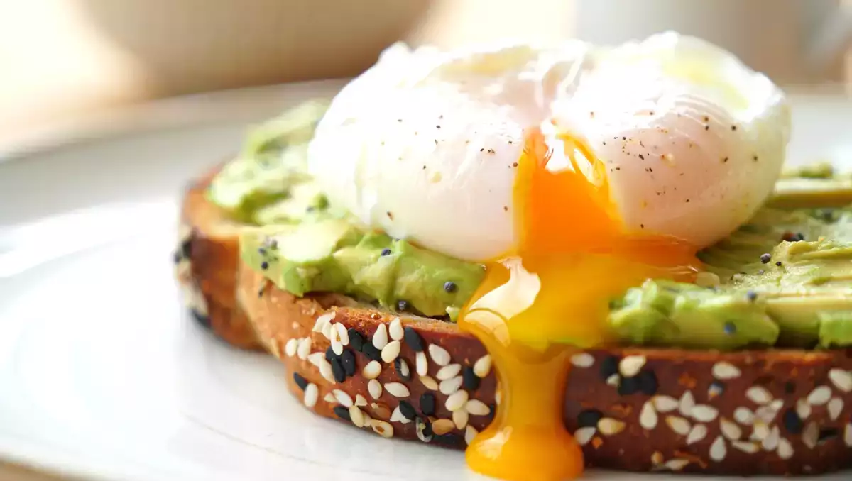 Простая техника приготовления идеальных яиц-пашот