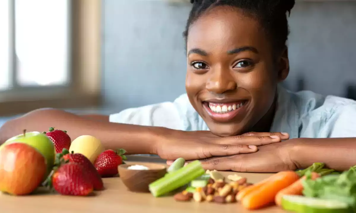 10 продуктов для белизны зубов: что действительно нужно есть