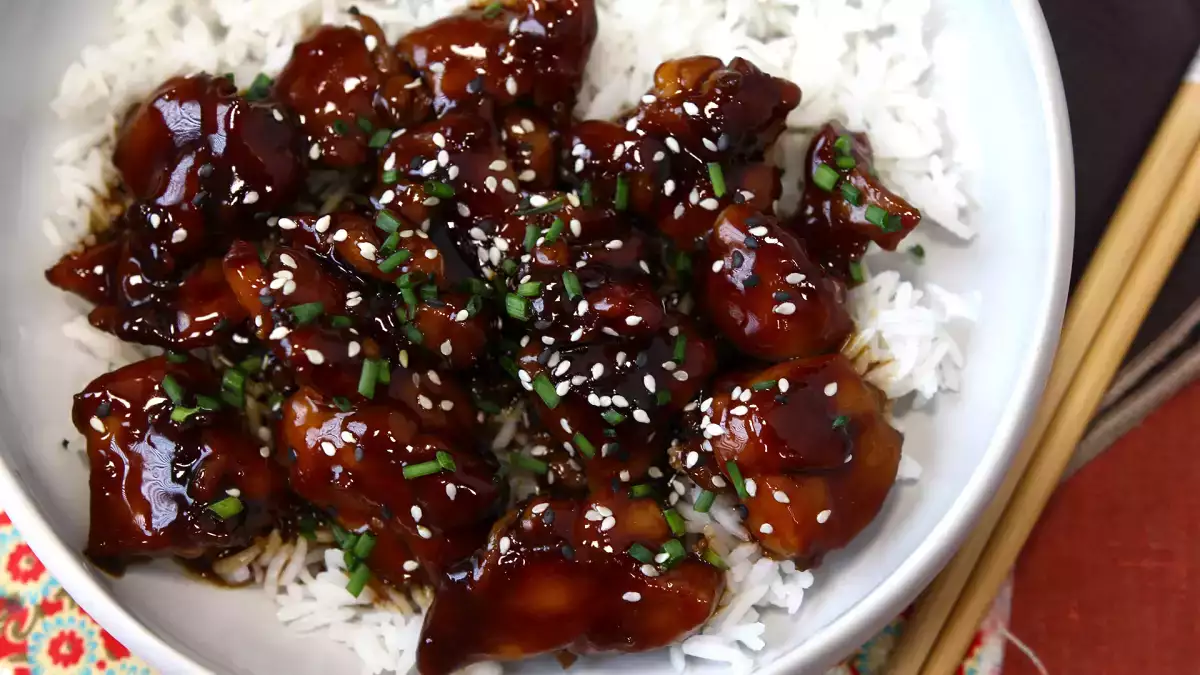 Если вы используете соевый соус только для приготовления якисоба, то эти 33 рецепта перевернут ваше представление (и ваше недельное меню).