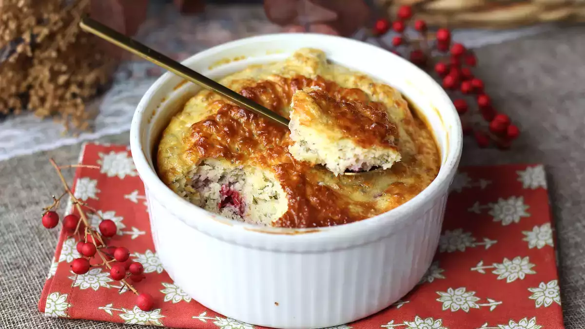 Этот протеиновый торт с красными фруктами стал моим любимым планом Б, когда я хочу чего-то сладкого и не чувствую себя виноватой.