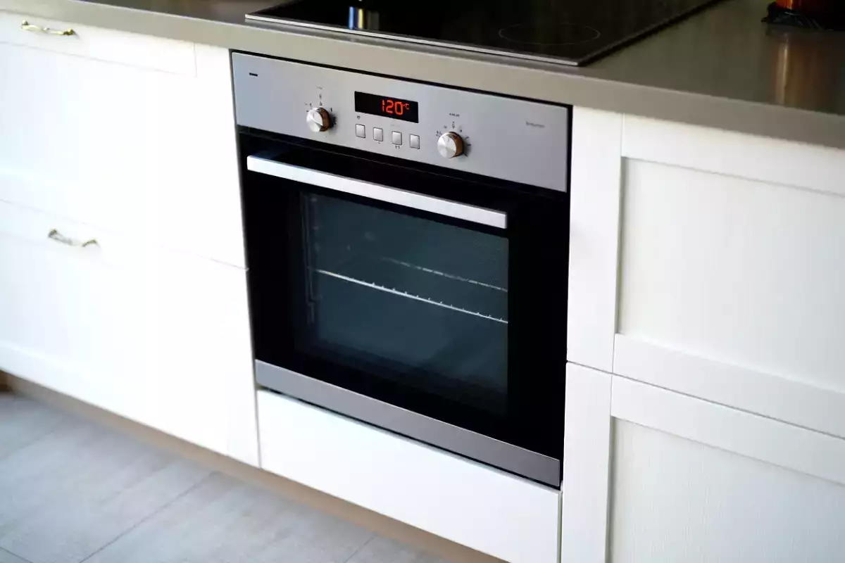 Почему стоит выбрать печь с вентилятором? Реальные преимущества в повседневном использовании