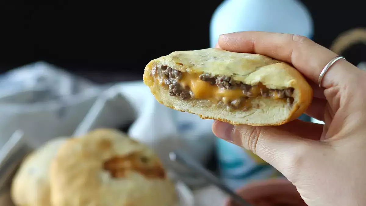 Эти 10 рецептов с плавленым сыром сводят всех с ума (и вы скоро поймете, почему).