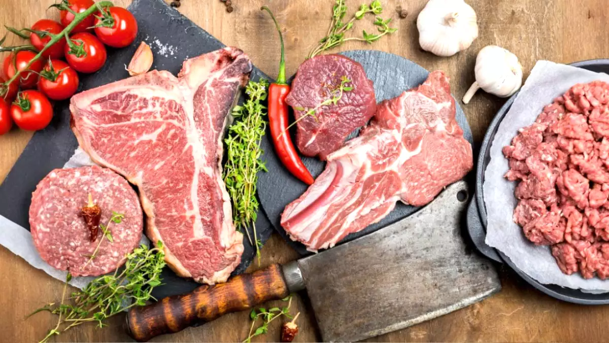 Почему мясо перед приготовлением всегда нужно вынимать из холодильника (и на какое время)