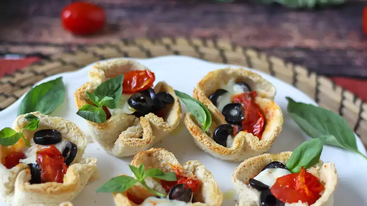 Корзиночки с хрустящим беконом: легкая закуска, которая сейчас на пике популярности (готовится за 20 минут!)