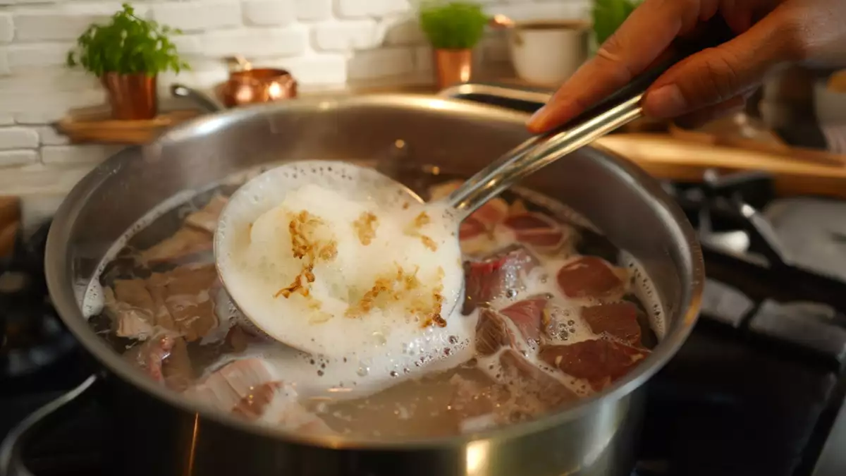 Странная пена на мясе имеет объяснение, которое меняет все на кухне