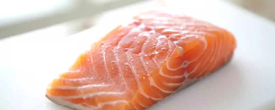 Как безопасно разморозить рыбу (и сохранить ее текстуру)