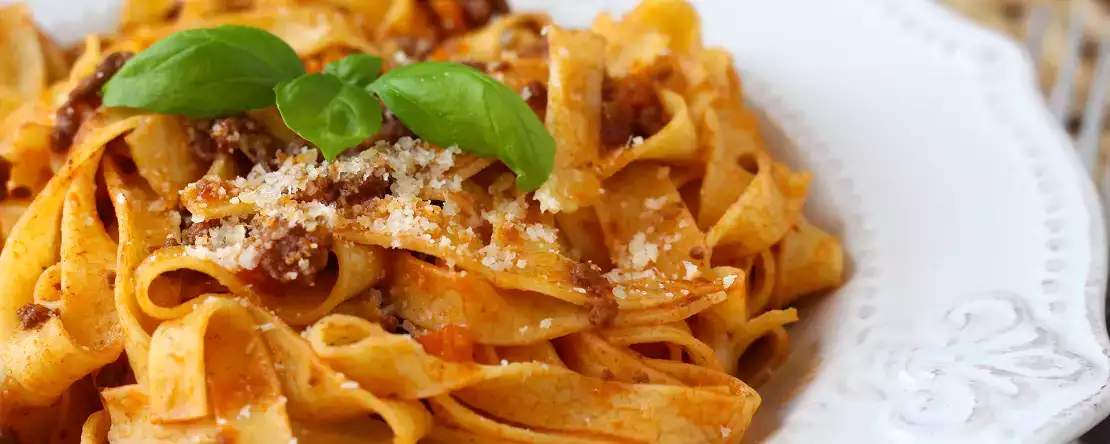 Вот почему этот домашний соус болоньезе делает пасту в тысячу раз лучше