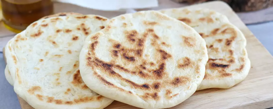 4 рецепта хлеба на сковороде с простыми ингредиентами для тех, кто хочет получить теплый хлеб без хлопот