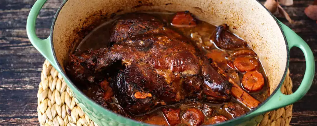 Как приготовить запеченную на медленном огне баранью ногу: простой способ получить нежное, ароматное мясо