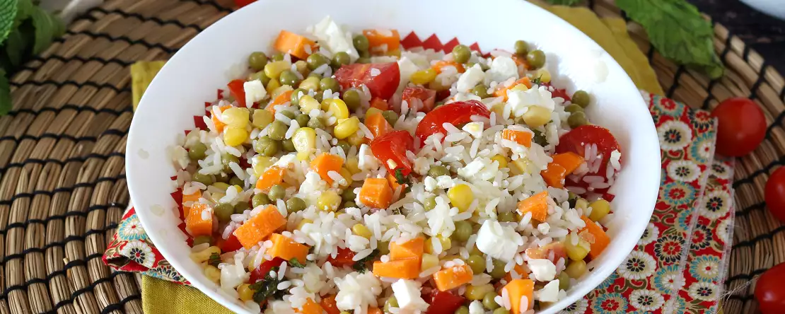 Сделайте салаты из остатков: 17 рецептов, которые помогут превратить оставшиеся в холодильнике продукты в невероятные блюда