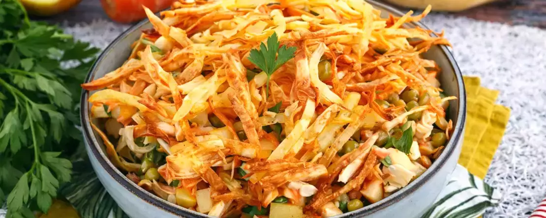 Не только для лета: 10 полезных, быстрых и ярких весенних салатов