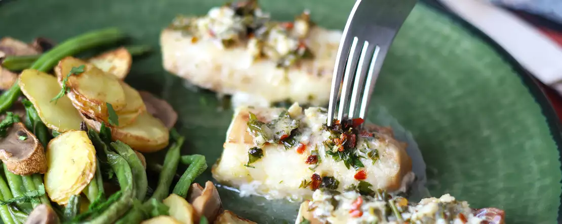 Треска в аэрогриле: 4 простых и вкусных рецепта, которые помогут забыть о привычном ужине