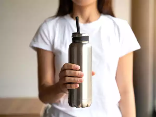 Пейте больше воды каждый день: почему (и как) бутылка для воды с соломинкой может изменить вашу жизнь