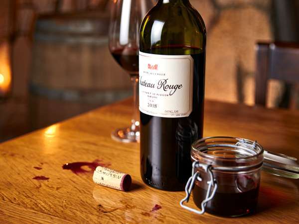 Вы потеряли свое вино? Трюк TikTok, благодаря которому вино не портится в течение нескольких дней (и без использования насосов или специальных пробок!)