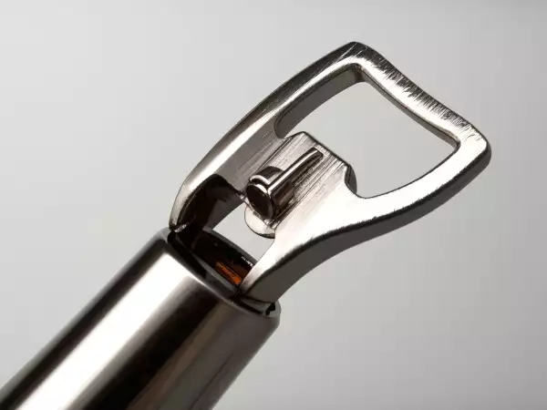 У вас закончился штопор? Не волнуйтесь: эти экстренные методы спасут ваши аперитивы