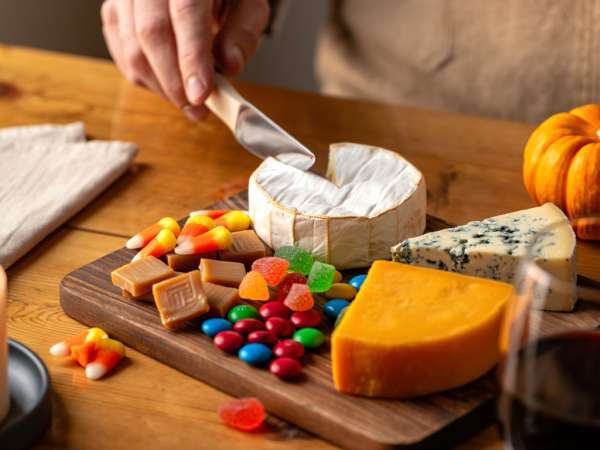 Хэллоуин теперь не только для детей: вот как взрослые превратили его в свой самый сладкий и изысканный праздник.