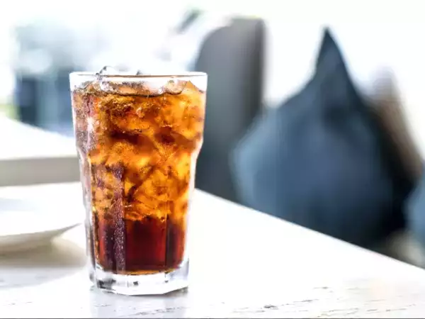 То, что исследователи обнаружили в безалкогольных напитках с высоким содержанием сахара, меняет все наши представления о микробиоте