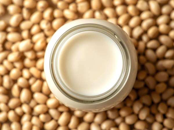 Какое растительное молоко самое полезное? Давайте узнаем!