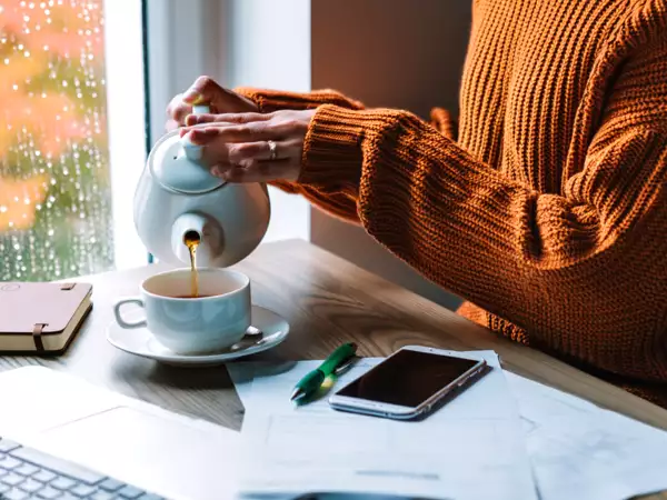 Вы думаете, что увлажняете организм в холодное время года... но действительно ли чай заменяет воду?