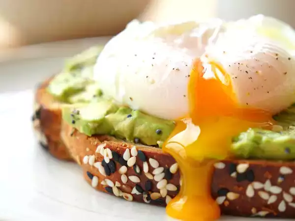 Простая техника приготовления идеальных яиц-пашот