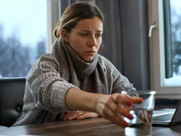 Тихое обезвоживание: почему так трудно пить воду на холоде и как это сделать без особых усилий