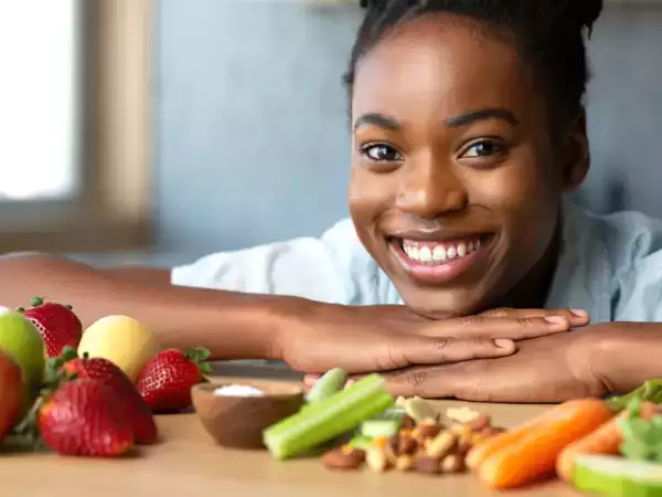 10 продуктов для белизны зубов: что действительно нужно есть