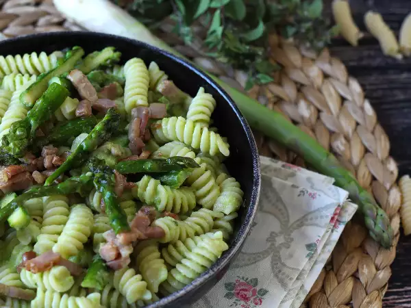 Что приготовить в марте: 10 простых и удивительных сезонных рецептов для еженедельного меню