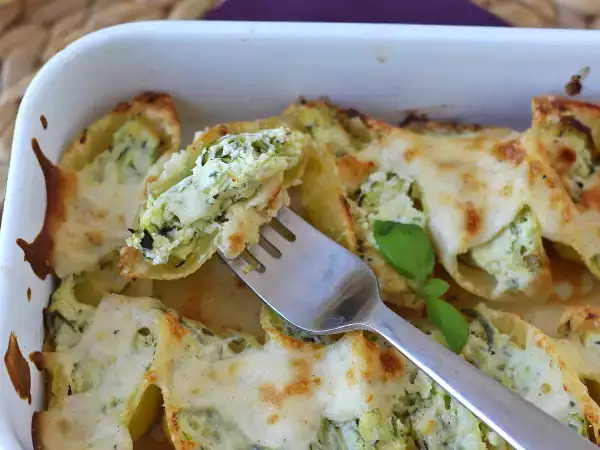 Кончильони, фаршированные рикоттой, кабачками и лимоном: идеальное сливочное первое блюдо для пасхального обеда