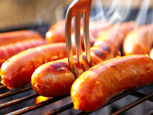 Прокалывание сосисок перед приготовлением: распространенная ошибка или гениальный трюк? Правда, которая меняет все