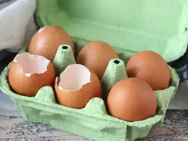 Вы делаете это с помощью яичной скорлупы и не представляете, какому риску подвергаете себя на кухне.