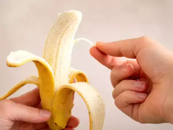 Что это за нити на банане и почему они постоянно появляются?