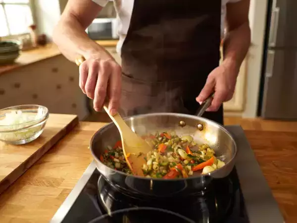 Откройте для себя 5 неотразимых рыбных рецептов, которые произведут настоящую революцию в средиземноморской кухне.