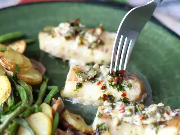 Треска в аэрогриле: 4 простых и вкусных рецепта, которые помогут забыть о привычном ужине