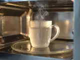 Папки: Почему разогрев стакана воды в микроволновке может быть опаснее, чем вы думаете