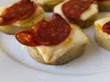 Рецепт Кростини из поленты с сыром скаморца и пепперони
