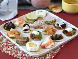 Рецепт Блинная тарелка с начинками - идеальный разнообразный аперитив для праздничного сезона