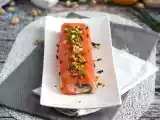 Рецепт Рулет из лосося с рикоттой и фисташками