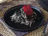 Рецепт Черные спагетти с чесноком и гуляшом. паста аль неро ди сеппиа