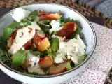 Рецепт Сладкий и соленый салат с запеченными персиками, рукколой и бурратой (сладкие летние вкусы)