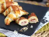 Рецепт Круассаны из слоеного теста с соусом бешамель, ветчиной и сыром